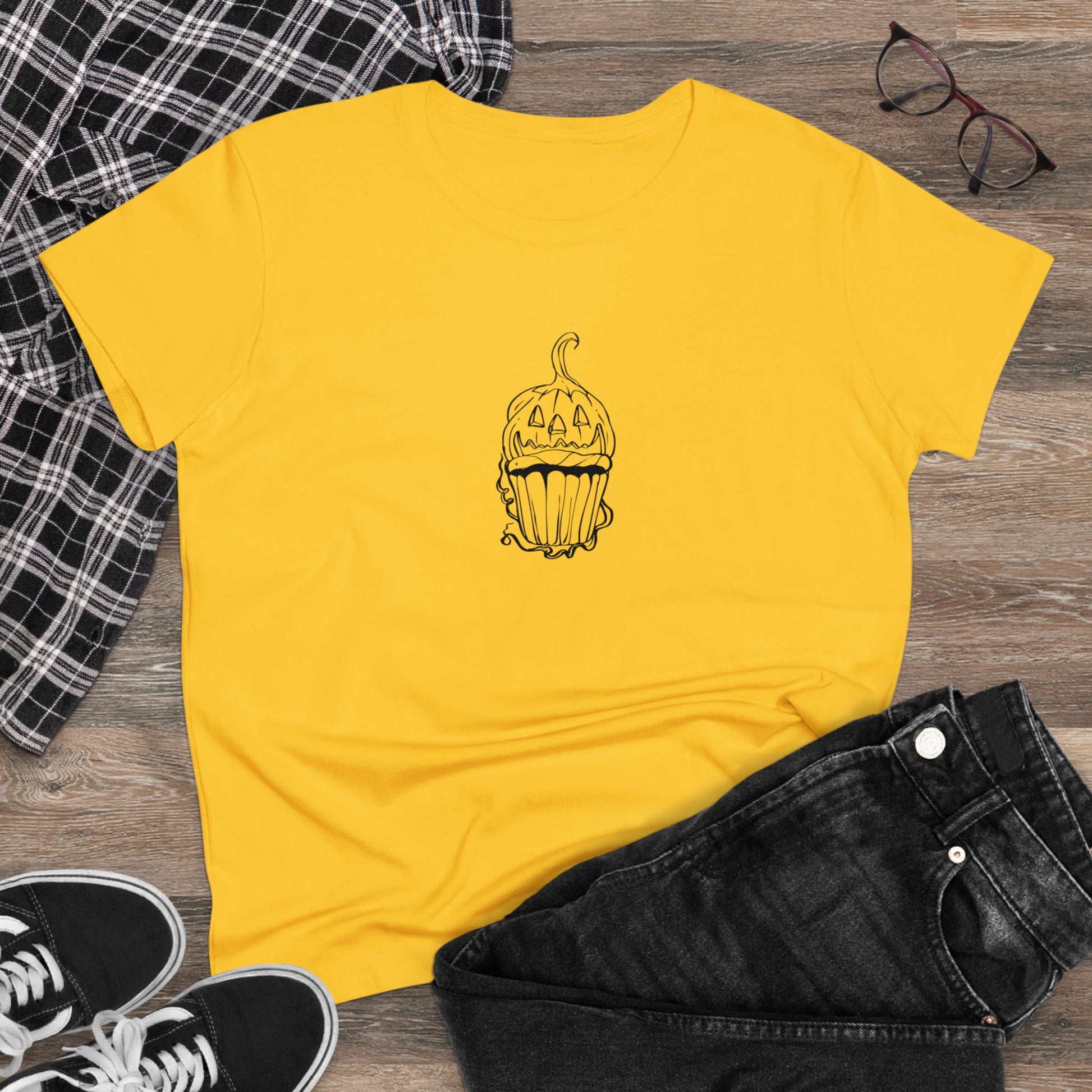 Pumpkin Cupcake, Halloween Cupcake Designs, Halloween Graphic Shirts, Spooky Halloween Shirts, Cute Halloween Graphic Tees