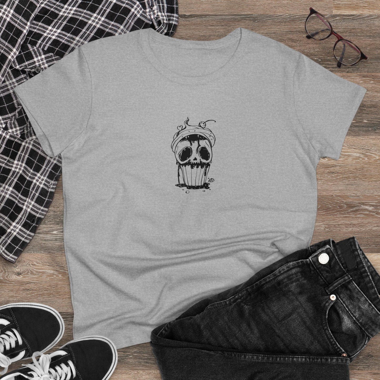 Skull Cupcake, Halloween Cupcake Designs, Halloween Graphic Shirts, Spooky Halloween Shirts, Cute Halloween Graphic Tees