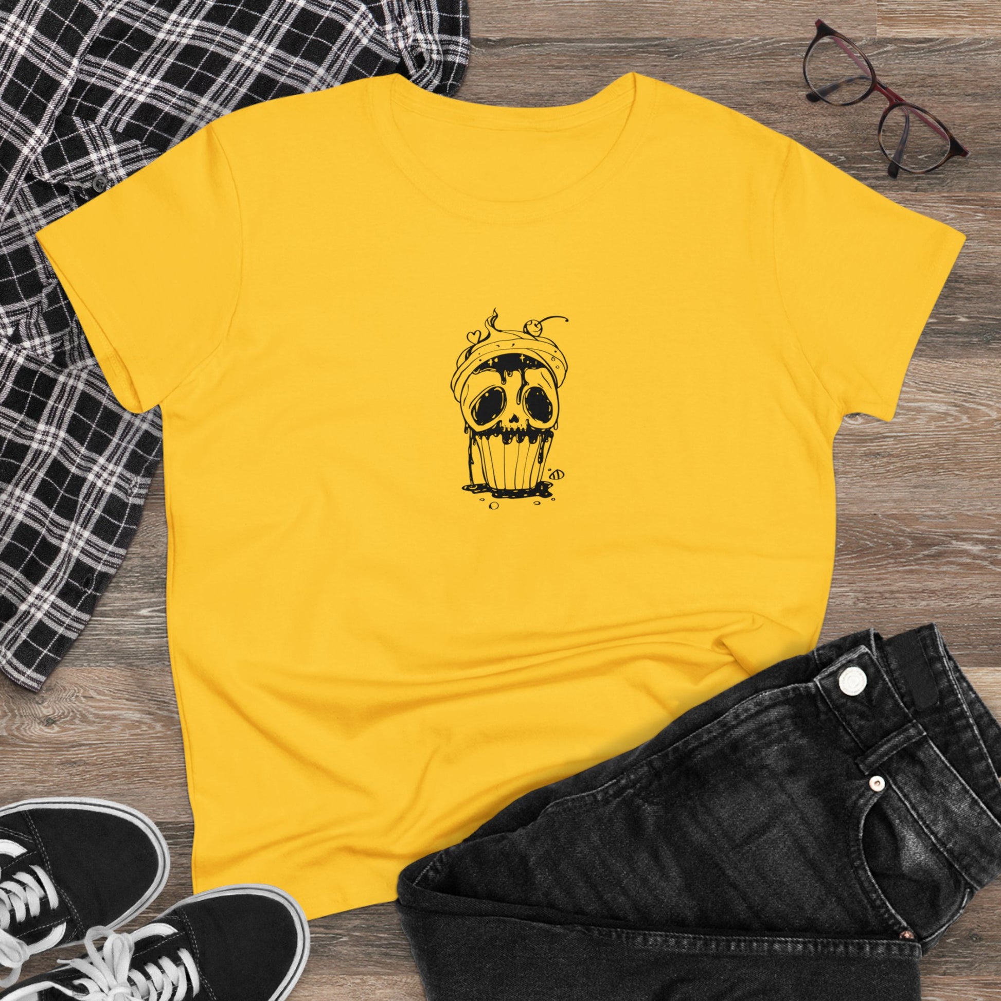 Skull Cupcake, Halloween Cupcake Designs, Halloween Graphic Shirts, Spooky Halloween Shirts, Cute Halloween Graphic Tees