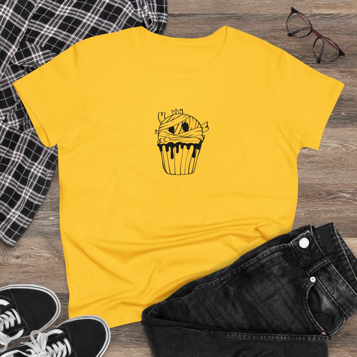 Mummy Cupcake, Halloween Cupcake Designs, Halloween Graphic Shirts, Spooky Halloween Shirts, Cute Halloween Graphic Tees