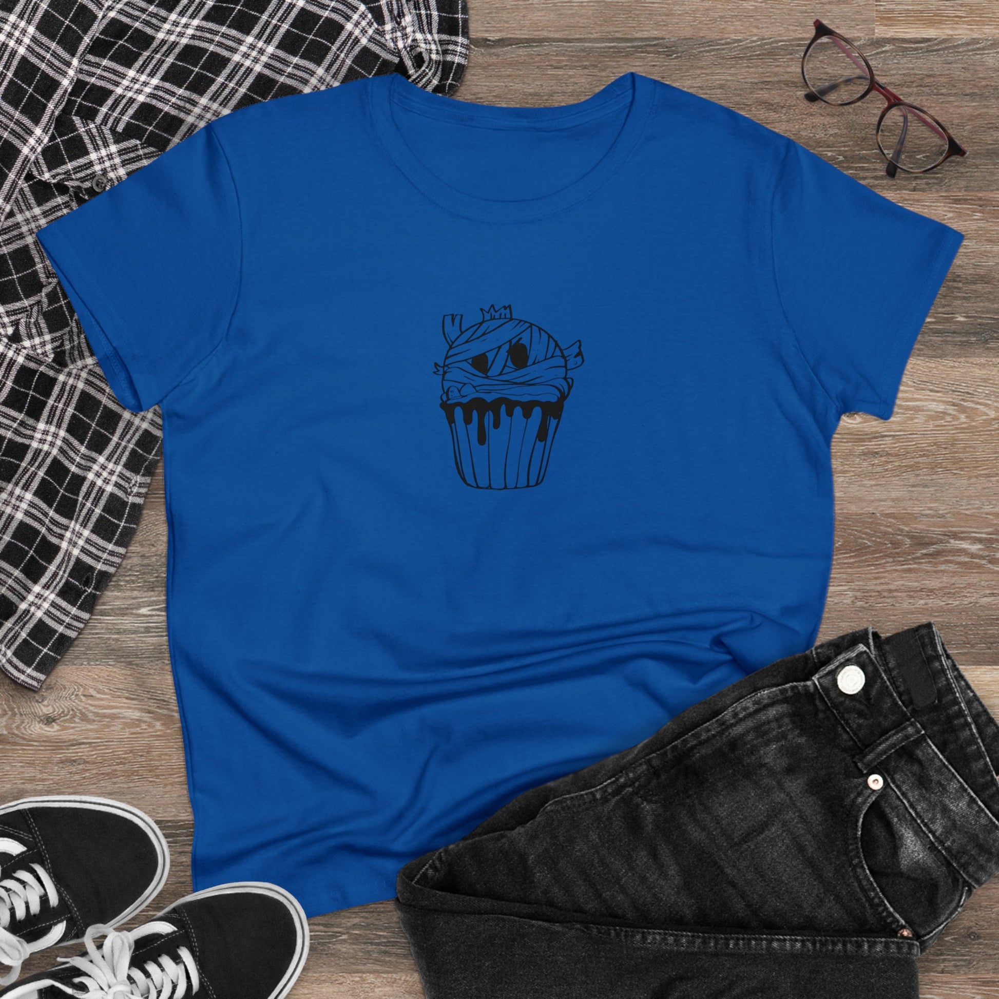 Mummy Cupcake, Halloween Cupcake Designs, Halloween Graphic Shirts, Spooky Halloween Shirts, Cute Halloween Graphic Tees